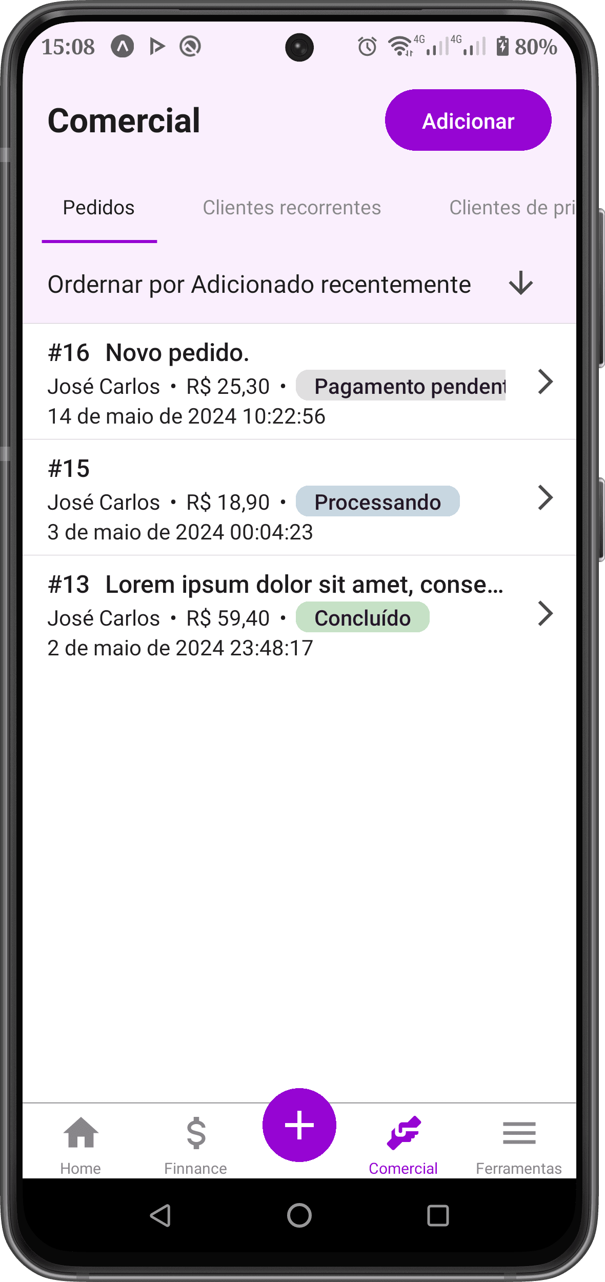 Smartphone com o aplicativo da Difusão Aracoiaba aberto